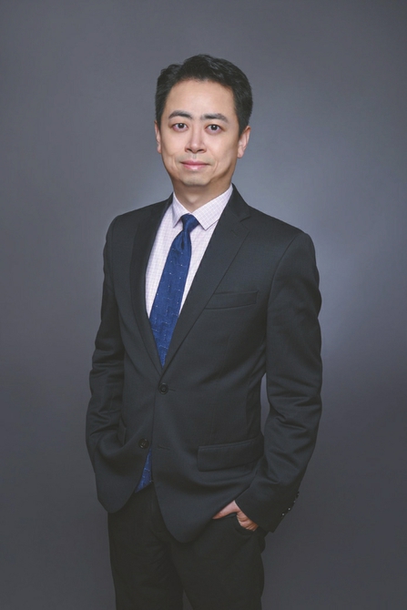 Wei Liang, a returnee with post-doctoral degree of Stanford University: a returned entrepreneur   develop chopsticks with aerospace materials